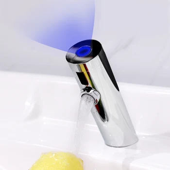 akıllı ışık banyo bataryası ile lavabo su musluğu