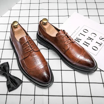 Derby Ayakkabı Erkekler PU Katı Düşük Topuk Dantel-up Hollow Out Nefes Klasik Iş Elbise Ayakkabı Rahat Klasik Ziyafet Ayakkabı
